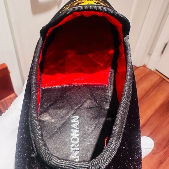 ELANROMAN Men's Lion Crest Velvet Loafers. - Picture 13 of 15